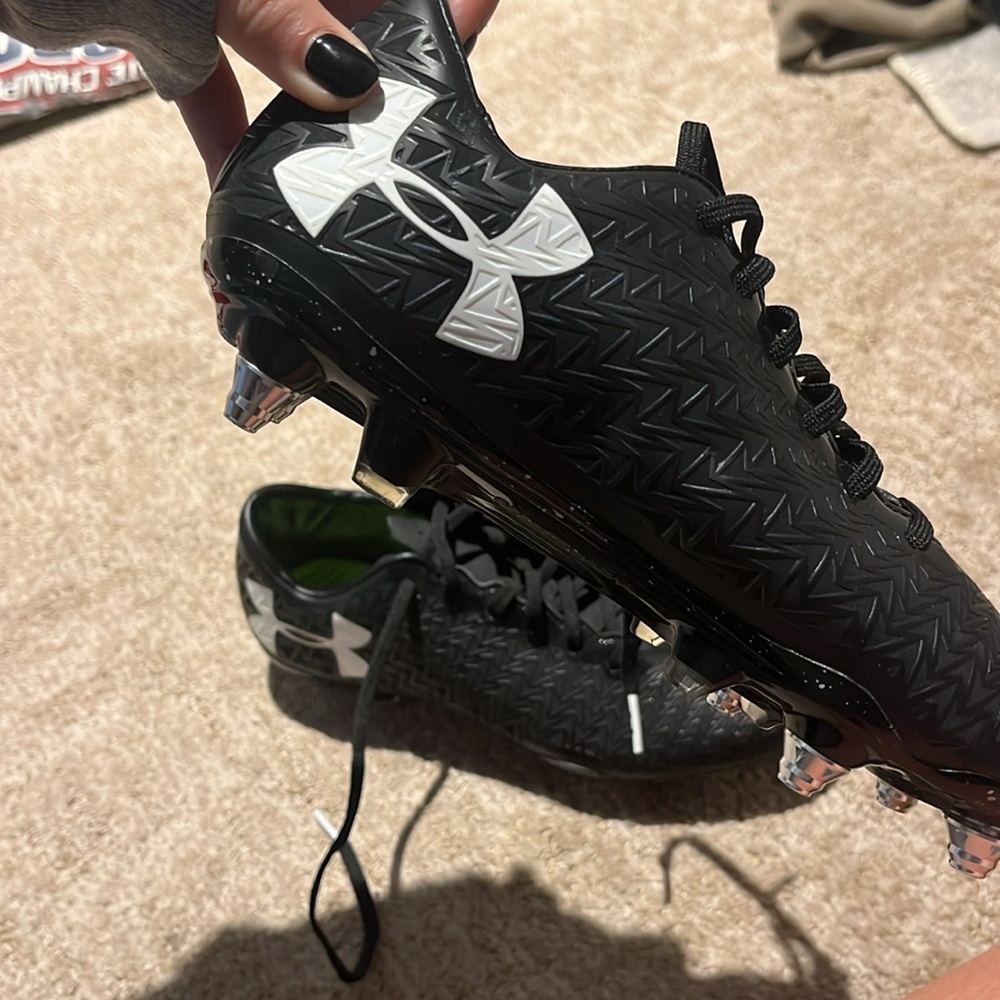 Never worn soccer cleats - Picture 3 of 5